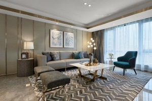 客厅使用米色的墙面和浅灰色色的沙发让空间显得舒适而宁静，轻松打造一个时尚的现代家居环境。	