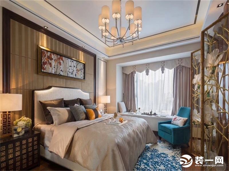 在中式风格中，小户型卧室也能装出大气典雅。