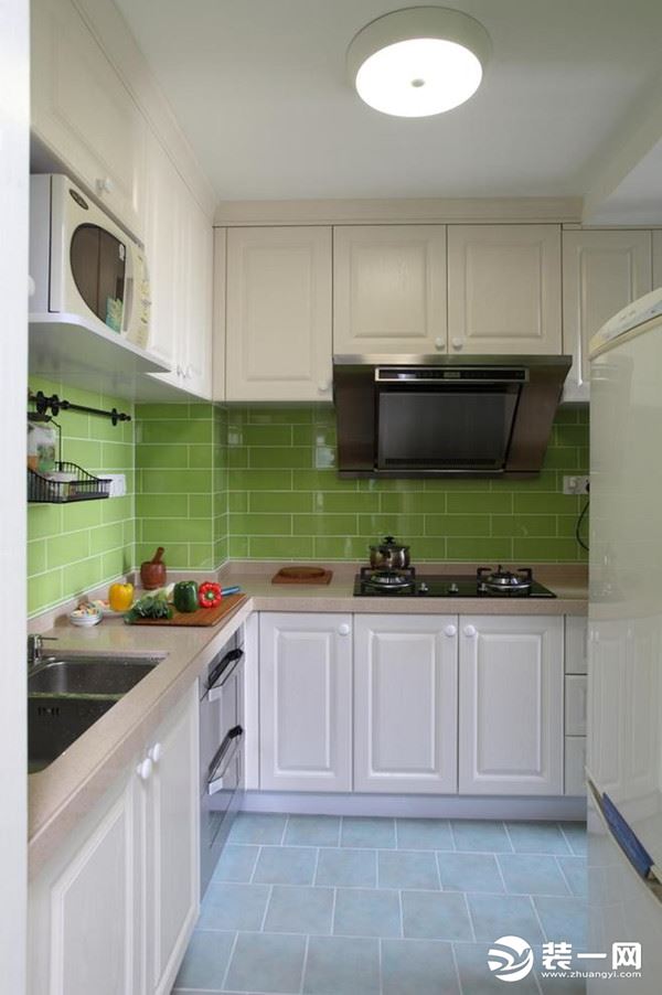 中昂嘉御湾85平方三居室简约风格厨房装修效果图