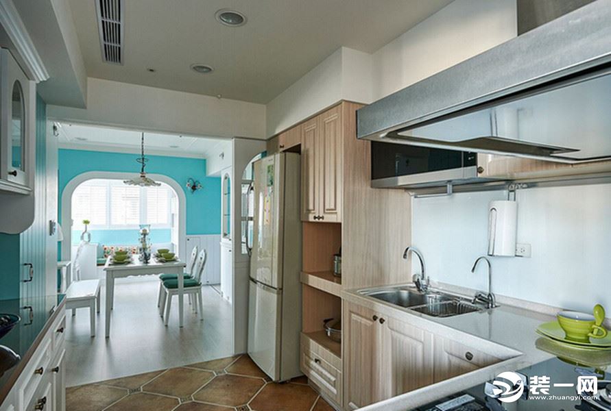 融创滨江一号98平方两居室地中海风格厨房装修效果图