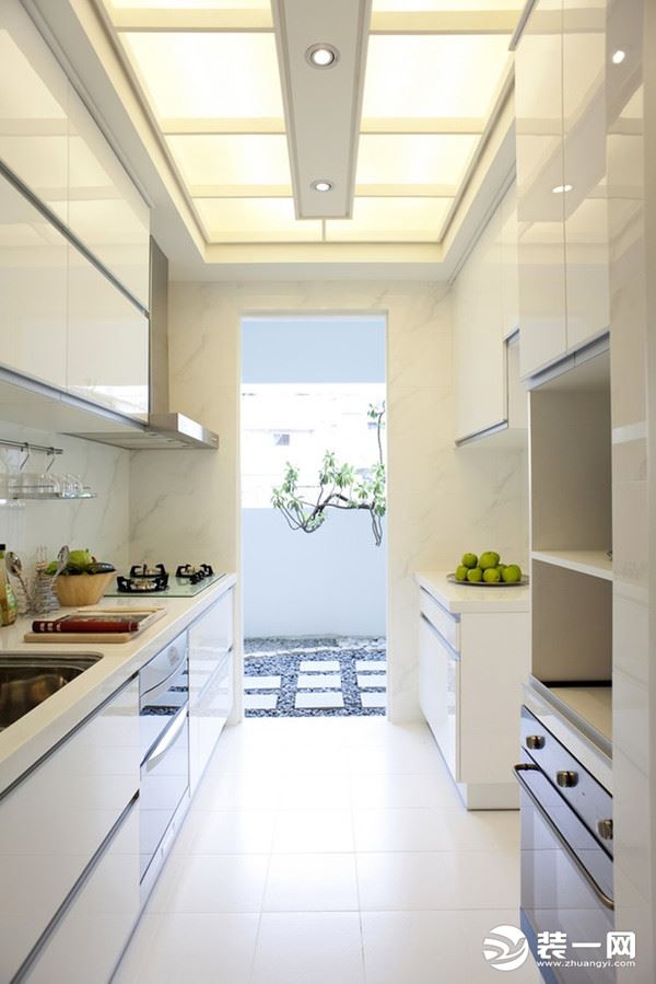 协信城立方110平方三居室现代风格厨房装修效果图