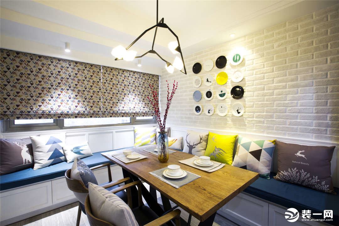 富洲新城90平方三居室现代风格餐厅装修效果图