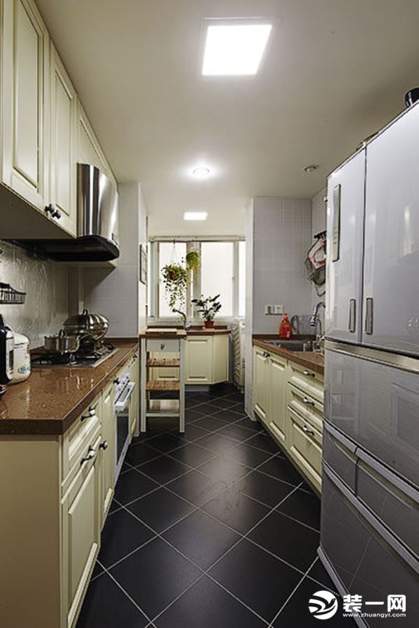 龙湖U城75平方两居室现代风格厨房装修效果图