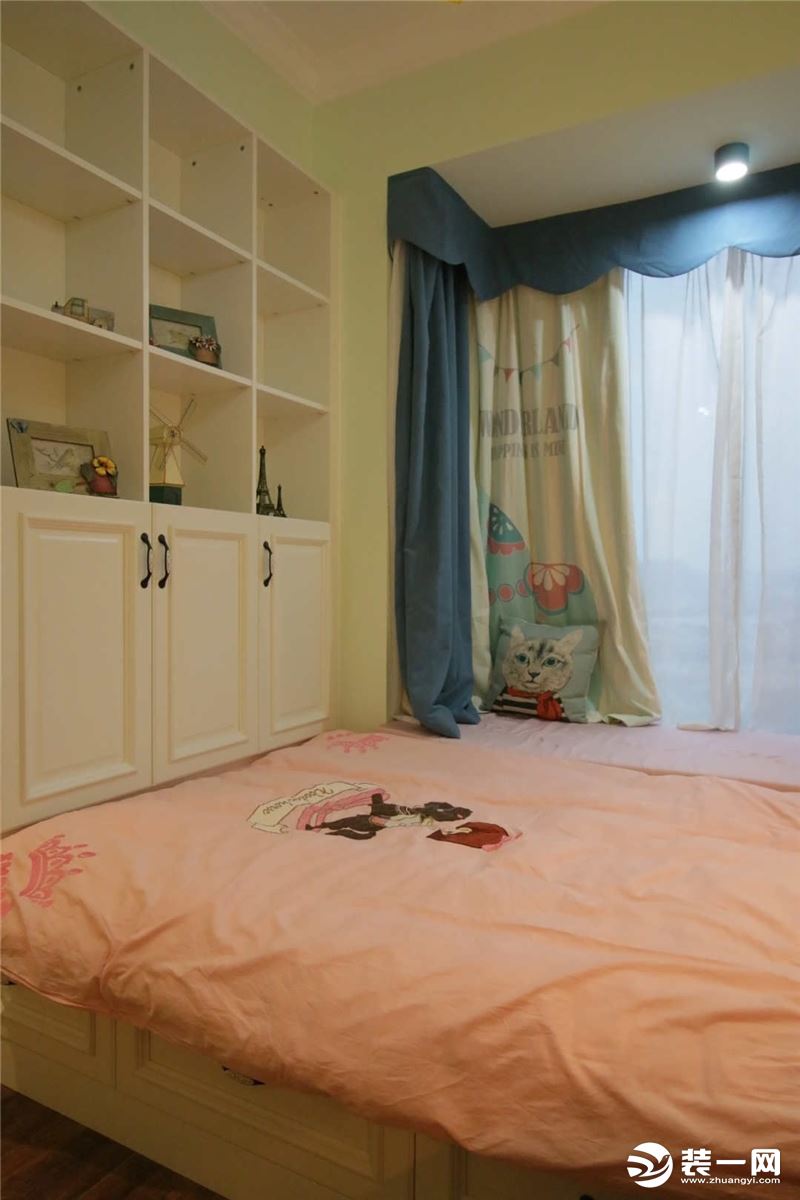 渝北水木香山80平方三居室美式风格卧室装修效果图