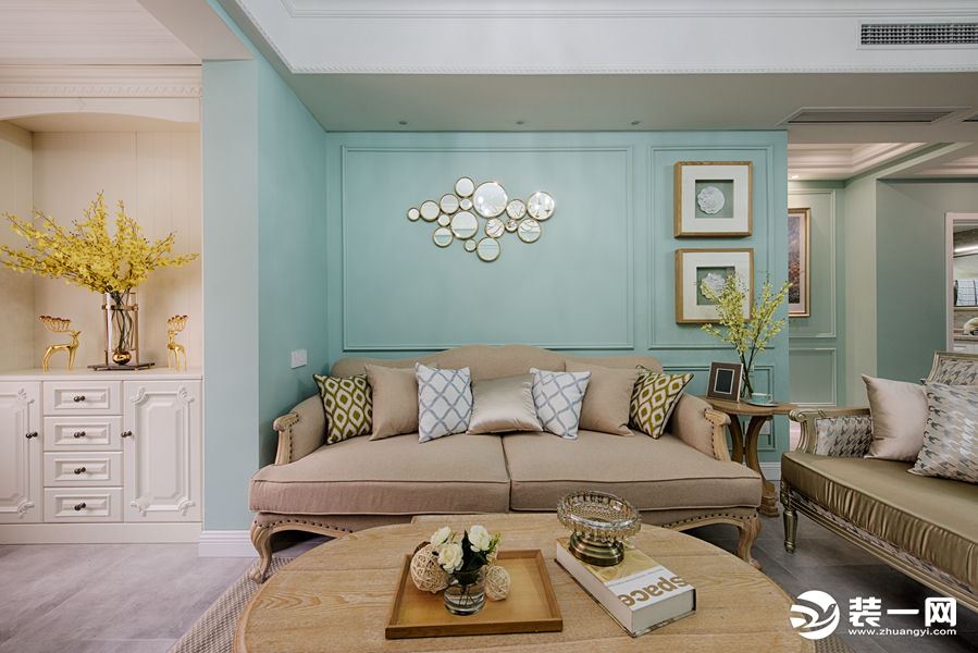 两江新宸100平方三居室美式风格客厅沙发背景墙装修效果图