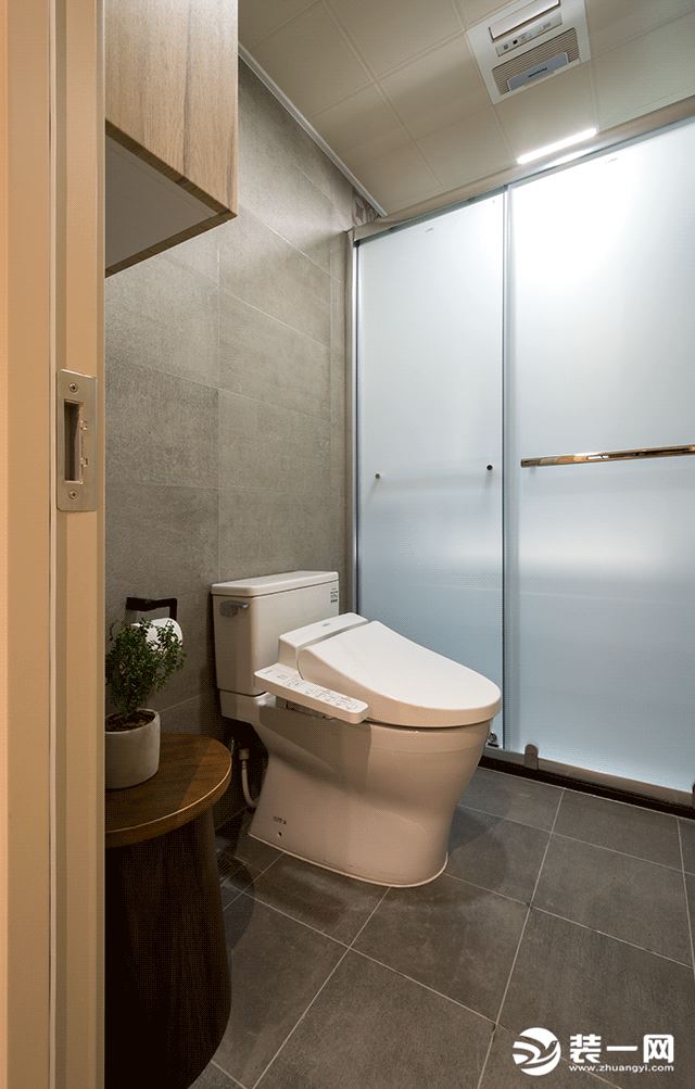 钢城印象85平方三居室现代风格卫生间装修效果图