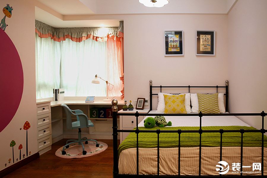 金科世界城110平方三居室美式风格卧室装修效果图