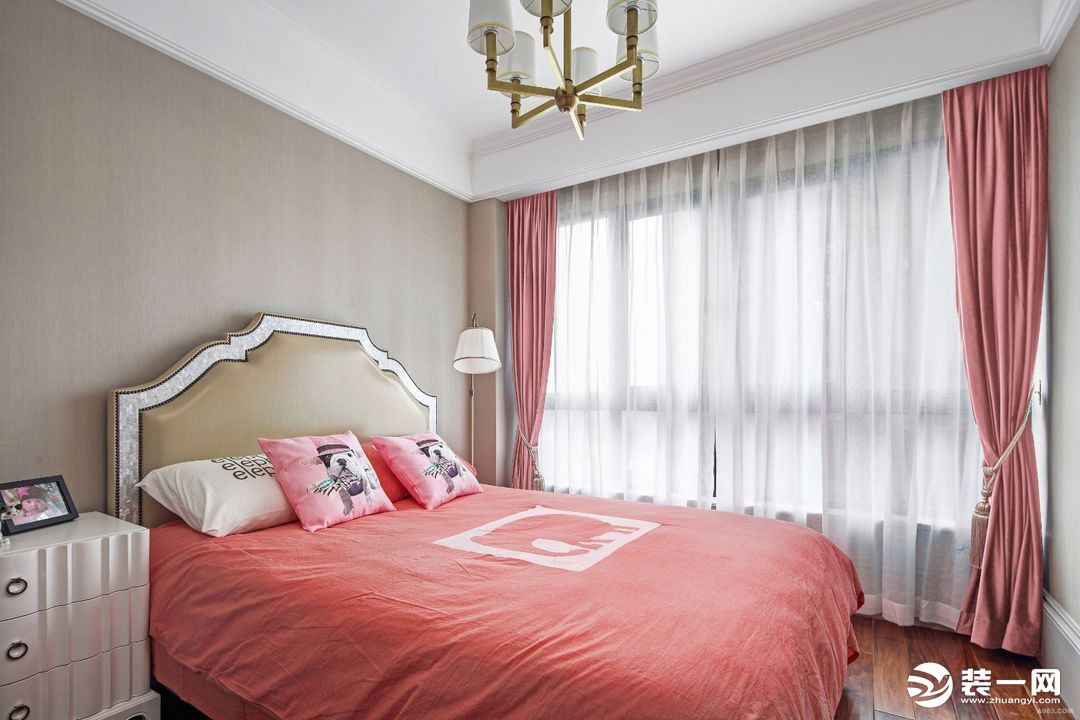 皇冠国际130平方四居室混搭风格卧室装修效果图