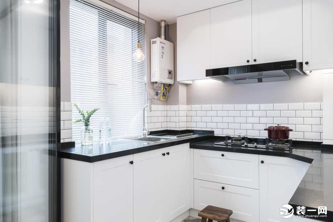十里缇香110平方三居室简约风格厨房装修效果图