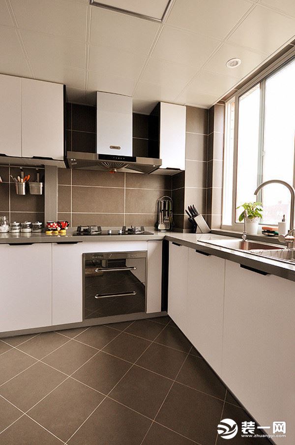 天泰钢城印象90平方三居室美式风格厨房装修效果图