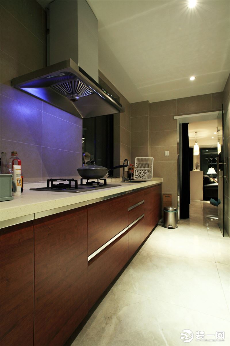 中交景悦95平方三居室现代风格厨房装修效果图