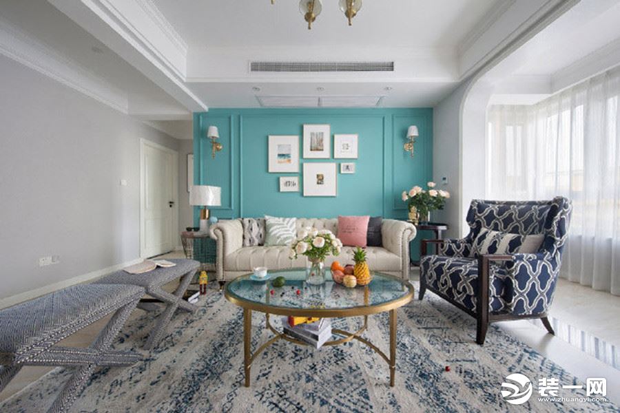 绿地海外滩92平方三居室美式风格客厅沙发背景墙装修效果图
