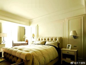 美式家居的卧室布置较为温馨，作为主人的私密空间，主要以功能性和实用舒适为考虑的重点，一般的卧室不设顶