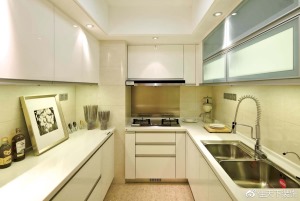 厨房装修注重装饰效果，用室内陈设品来增强历史文脉特色。