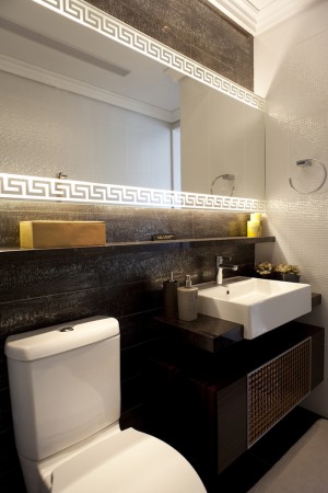 卫生间装修设计不要使用暗淡的复古风格瓷砖，跟简欧风格传递出来的现代气息不符合，可以使用地板