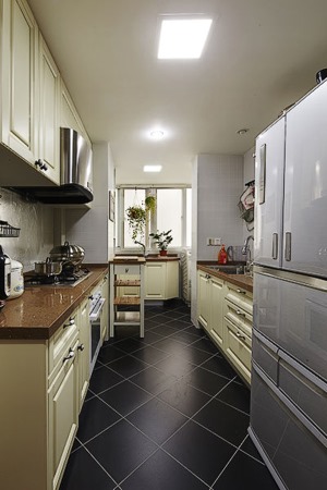 龙湖U城75平方两居室现代风格厨房装修效果图