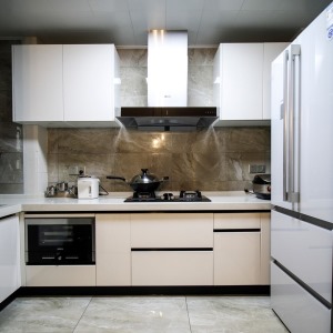 保利花半里75平方两居室现代风格厨房装修效果图