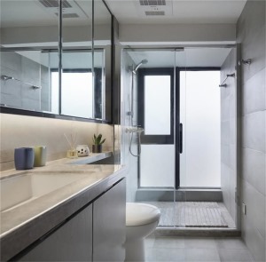 中铁山水天下110平方三居室现代风格卫生间装修效果图