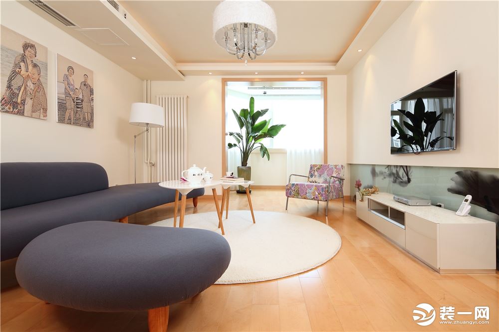 兰州紫苹果装饰二居室简单装修，最喜欢里面的个性十足的沙发