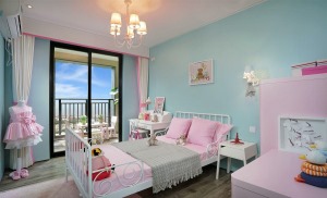 儿童房，粉色的裙子，粉色的床，粉色的家具，圆小姑娘一个公主梦。