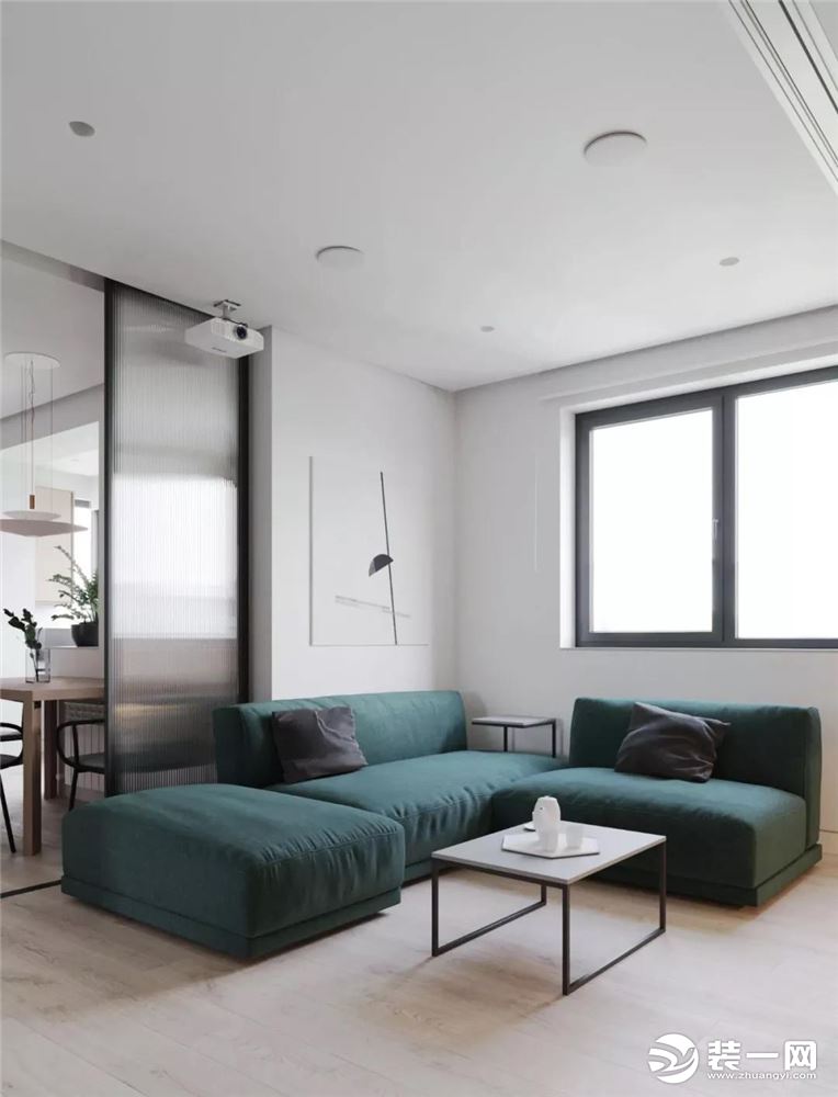 ▲L型墨绿色沙发自带一个小搁架，搭配简易茶几，结合沙发墙一幅大留白的装饰画，打造出极简的简单舒适感。