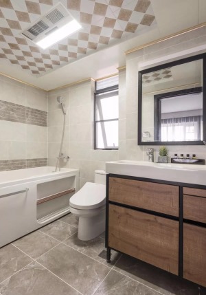 主衛，深色地磚搭配淺色墻磚，穿插地磚材質在浴缸背景墻面