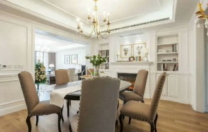 现代美式，浅色墙面与深色家具搭配，地板过度色，层次分明稳重不失优雅