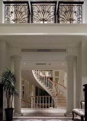 上海集仁装饰意大利式别墅楼梯效果图