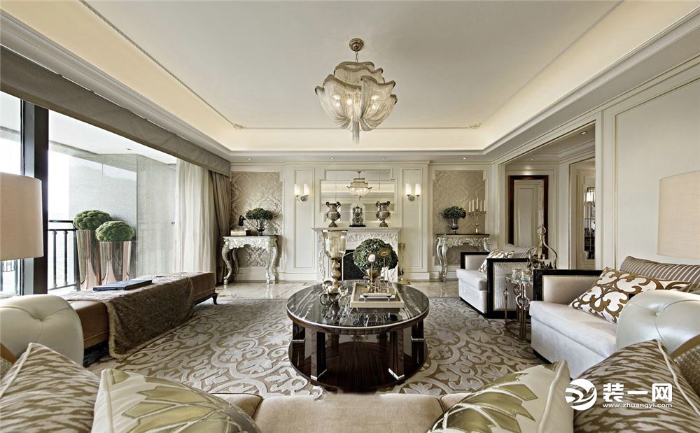 简约欧式客厅，整体以沉稳色为主，高贵、辉煌的
