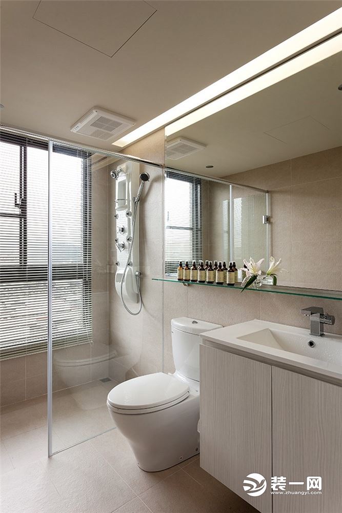 现代简约洗手间，以白色为主，干净简洁大方得体。