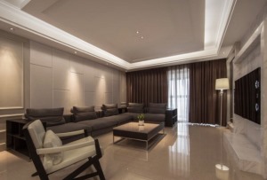 柔软的布艺软包沙发是客厅的视觉中心，轻松闲适的氛围也给人以生机勃勃的力量
