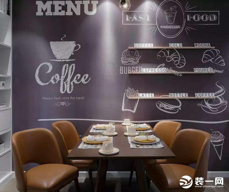 餐厅的墙面采用了北欧风的黑板墙+墙绘来装饰，小隔板把各种食物的名称用英文标出来。