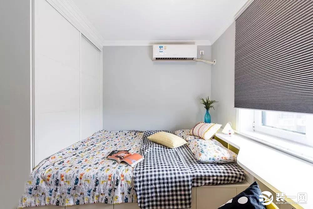 简洁通透的室内设计，最大限度上将阳光引进室内。