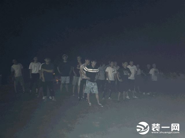 圣都人一起圍著篝火載歌載舞、各式各樣的小游戲，既豐富了晚會活動的內(nèi)容又讓大家收獲快樂！