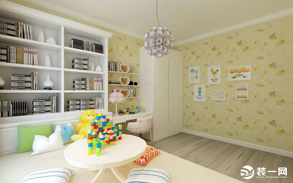 儿童房——黄色靓丽温馨，符合儿童的审美及心理需求。花色壁纸满是童趣，造型别致的吊灯更深得儿童喜欢，书