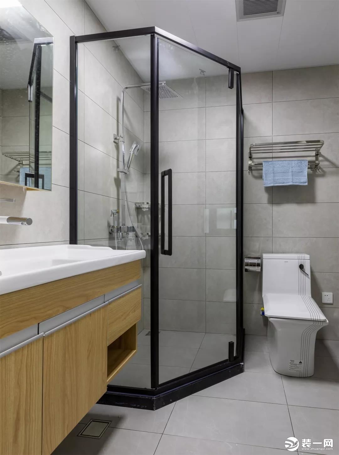 2013现代风格样板间房屋卫生间淋浴房洗手台镜子装修效果图 – 设计本装修效果图
