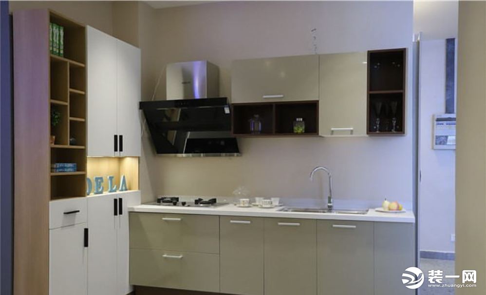 开发式床厨房可以很好的节约空间，厨房的装修主要还说以实用为主。