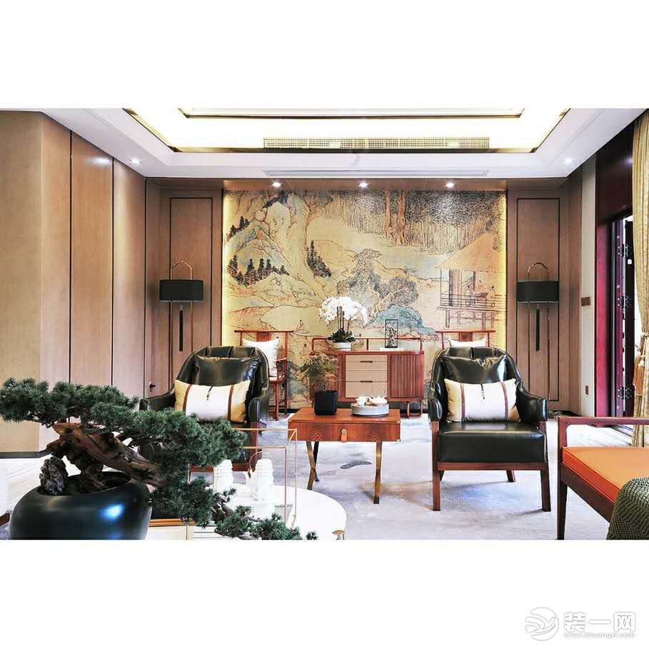 客厅作为锦门第一接触的区域也是业主会客休闲的第一区域，背景墙和家具的配饰是展示整个家庭涵养和爱好的空