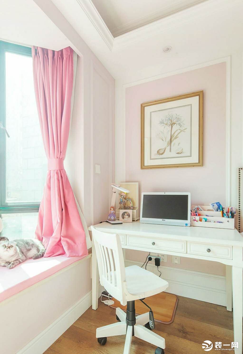 粉色系的女儿房，营造出迷人的公主气息