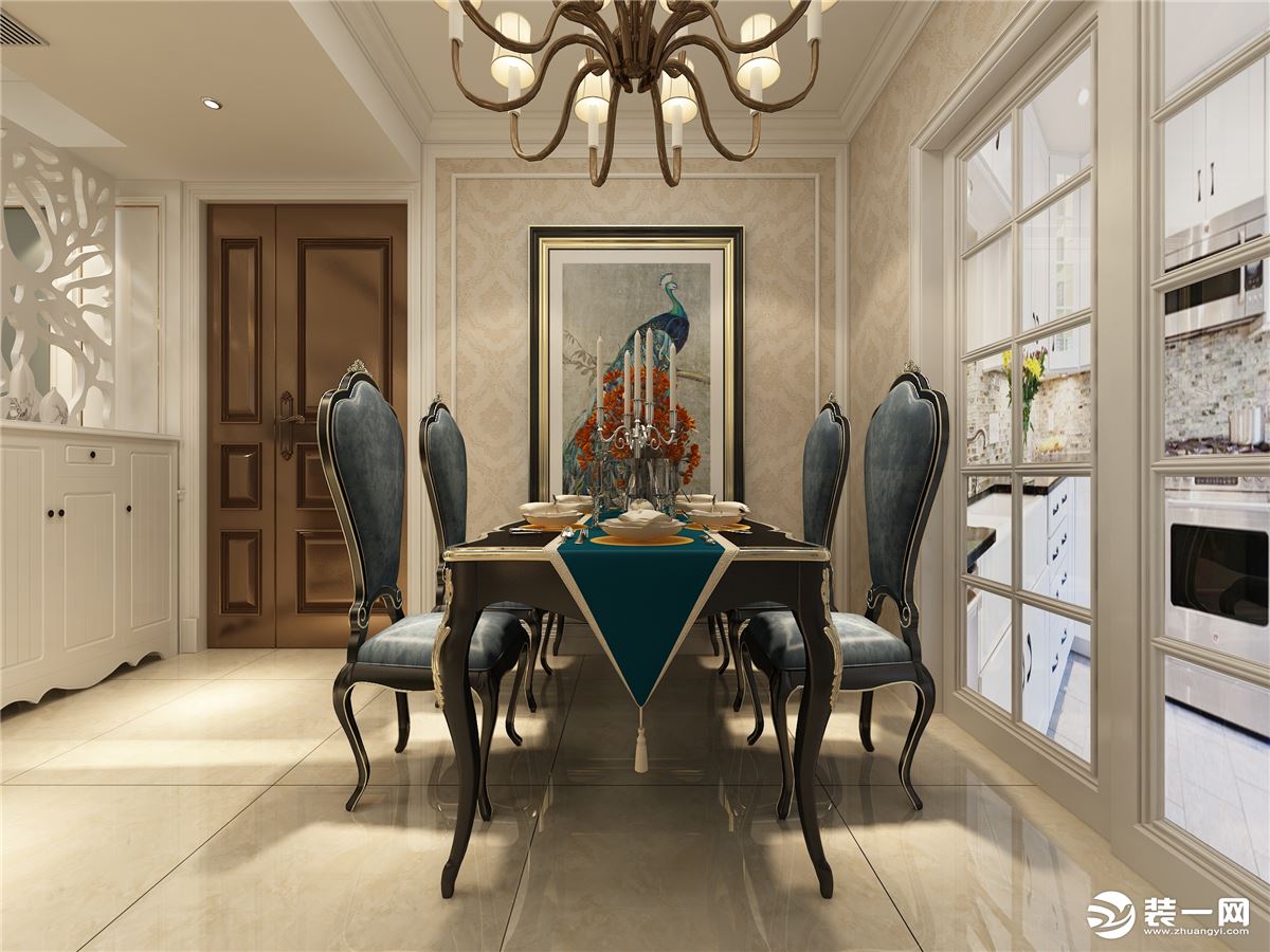 餐厅的设计，使用一面菱形镜面墙来扩大空间，精致的家具和设计的优美的线条，是欧式风格的代表象征，柔美之