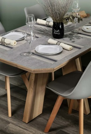 简单而充满设计感的水泥复古面实木餐桌，表达一种简约而不简单的品味，让时尚文艺青年迷恋。