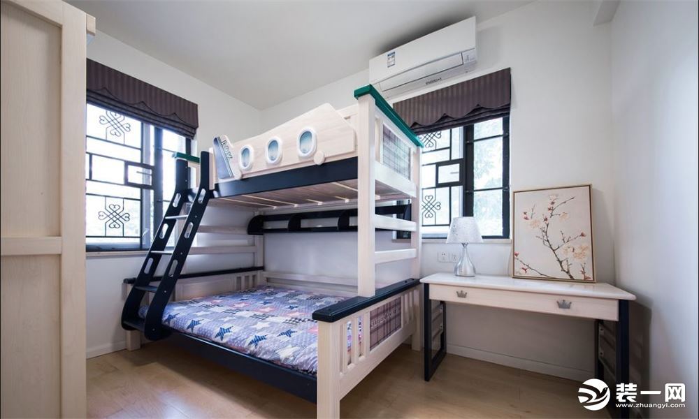 儿童房摆上这种风格的上下床，小空间都看起来很宽敞