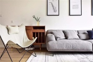 北欧风格无需过多颜色的点缀，白色和灰色都是经常用到的，搭配起来也随性休闲，打造清新舒适的家居氛围