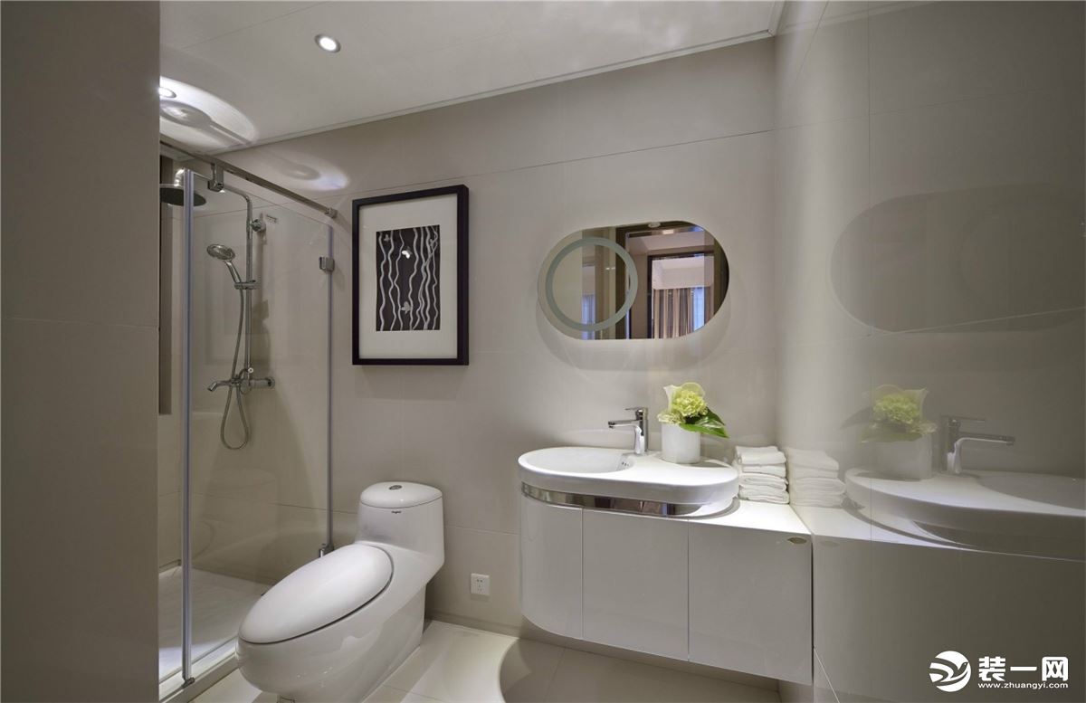 卫生间运用白色系业主的生活习惯业主经常住酒店业主喜欢酒店的厕所的感觉所以给业主设计的类似于酒店的感觉