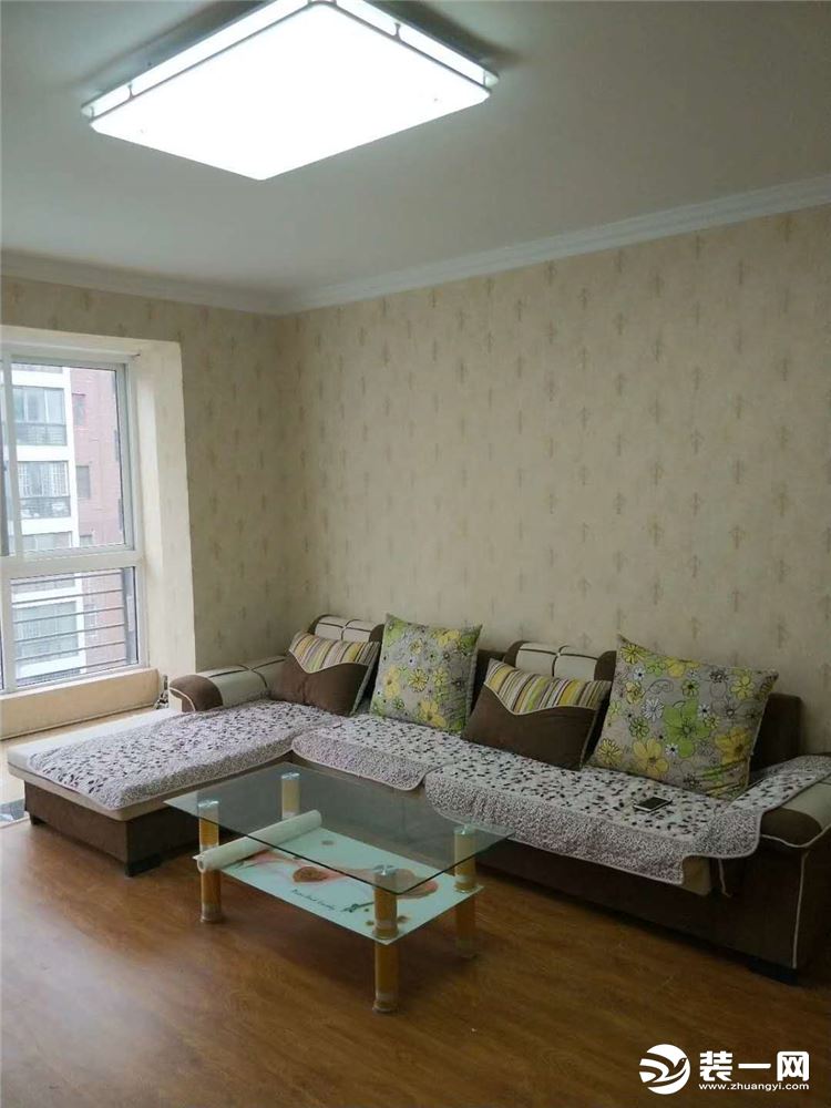 徐州未来城90平三居室简约风格出租房装修实景图沙发