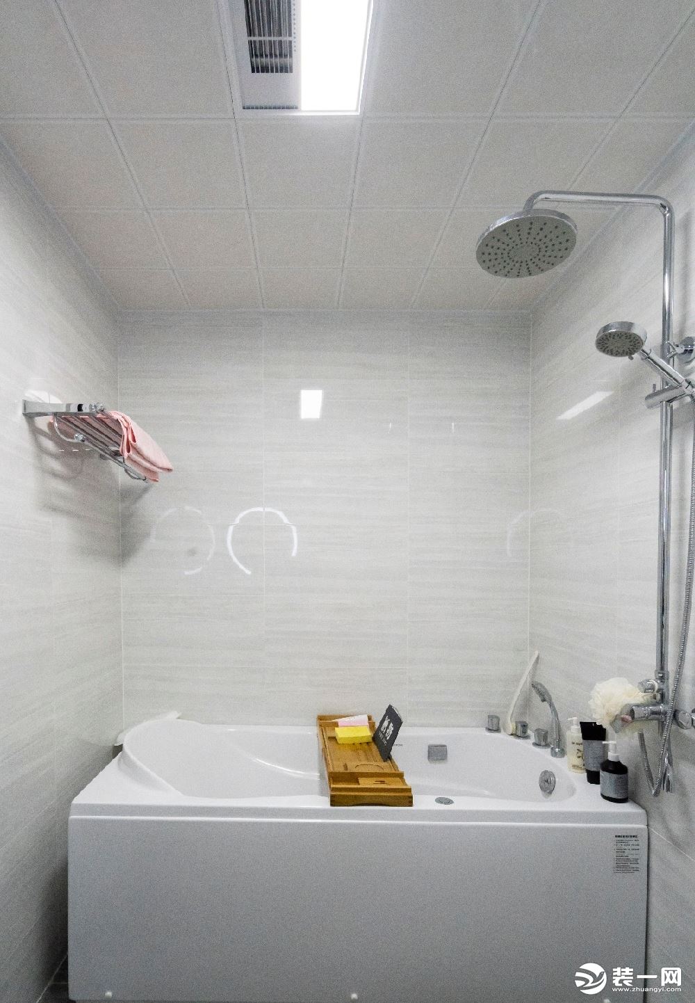 【壹品装饰】东湖观澜144平后现代风格装修案例浴室