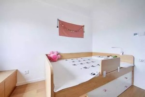 收纳型的床铺设计，能够给孩子提供足够的收纳空间，从小养成收拾整理的好习惯