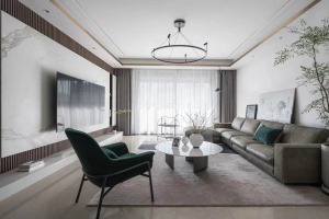 木饰面、石纹、绿植以及清新绿色，巧妙组合在场域内，简约的客厅，在自然清新中增添低奢的元素。