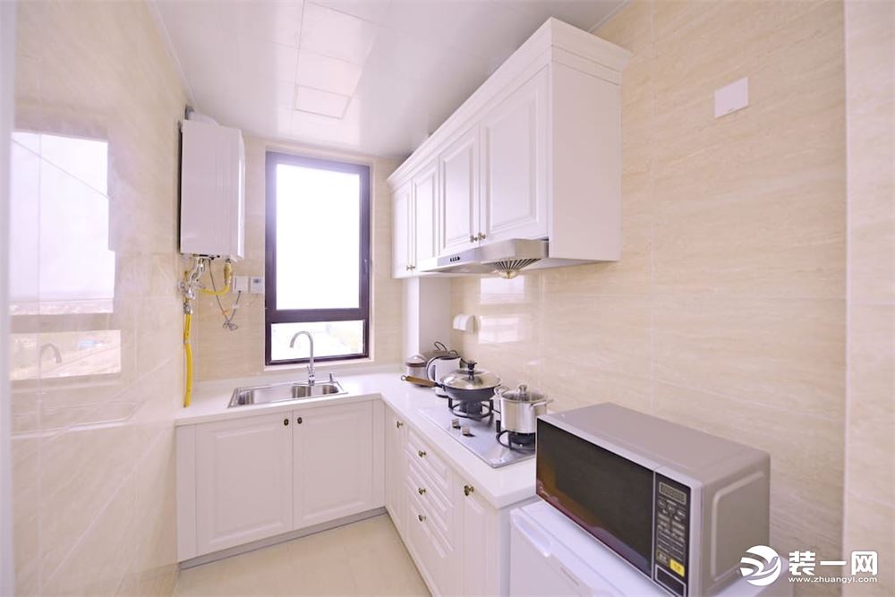 恒大城三居室106平米现代简约风格厨房实景图