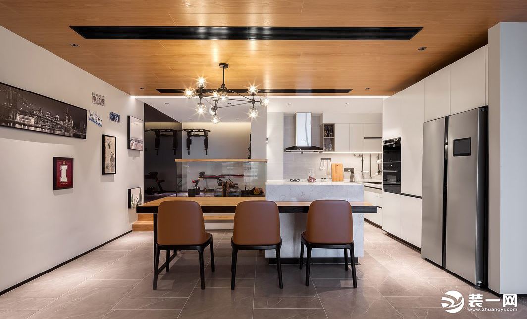 大理石与实木餐桌相契合的吧台设计，为日常增添了一份可放松慵懒的生活格调。